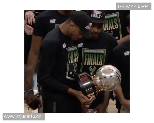 字母哥与主帅场边爆发激烈争吵冲突升级球队更衣室气氛骤然紧张 字母哥与主帅场边爆发激烈争吵冲突升级球队更衣室气氛骤然紧张