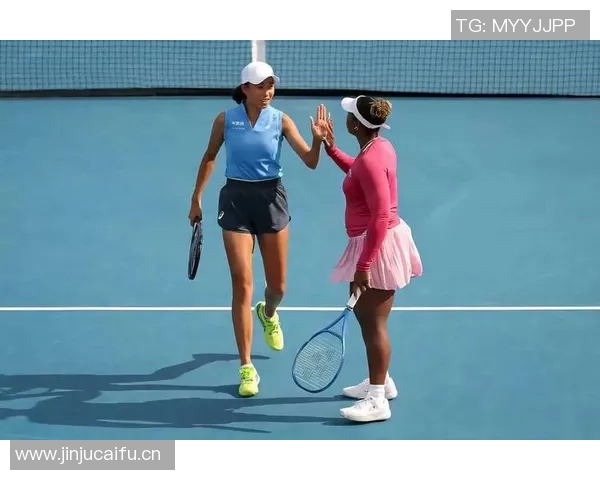 明星球员赛场之外的真实生活揭秘 与家人朋友的日常与个人爱好探秘 明星球员赛场之外的真实生活揭秘 与家人朋友的日常与个人爱好探秘