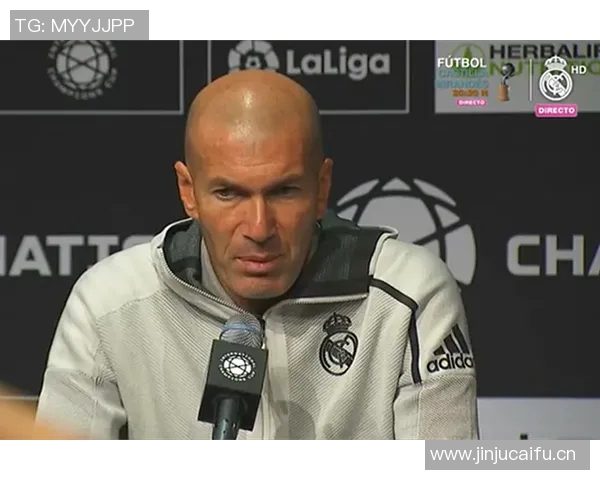 皇马赛场突发小插曲裁判果断应对平息事态全过程揭秘 皇马赛场突发小插曲裁判果断应对平息事态全过程揭秘