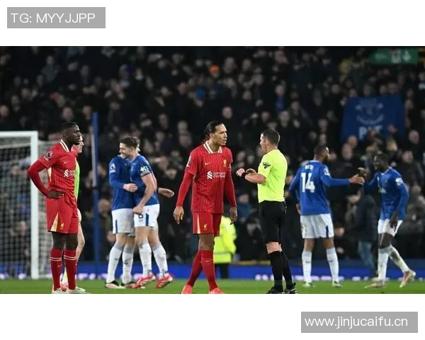 利物浦赛场爆发小插曲,裁判如何处理? 利物浦赛场爆发小插曲,裁判如何处理?
