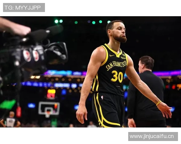 昔日王者库里状态下滑,何去何从? 昔日王者库里状态下滑,何去何从?